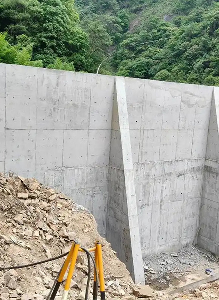 廊坊三河重力式挡土墙